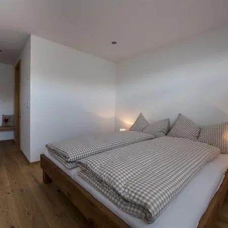 アパート Huwetz 2 *